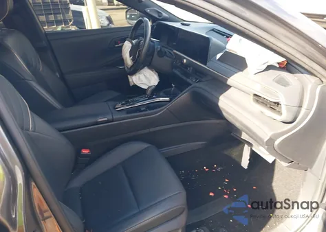 2024 Toyota Crown Limited из США, поврежденный, VIN JTDAAAAF6R3029699